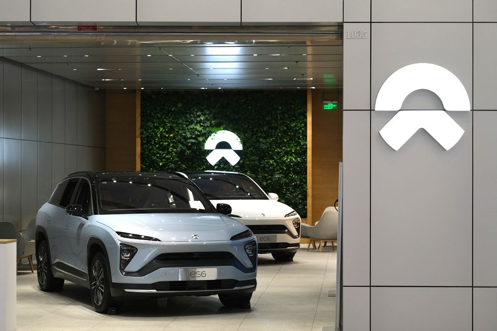 Wuhan.china-may,2021:,Nio,Brand,Logo,With,Electric,Car,In,Store.