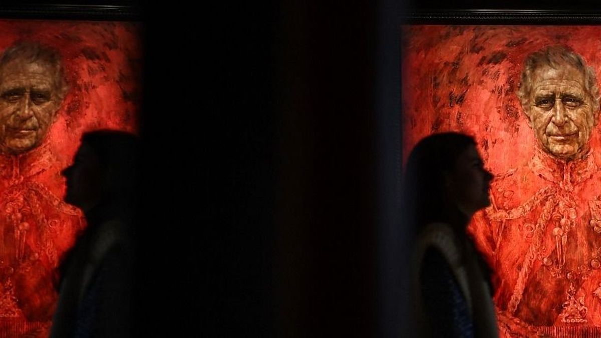 Poszter egy horrorfilmhez: ez a szakértő véleménye III. Károly király első hivatalos portréjáról