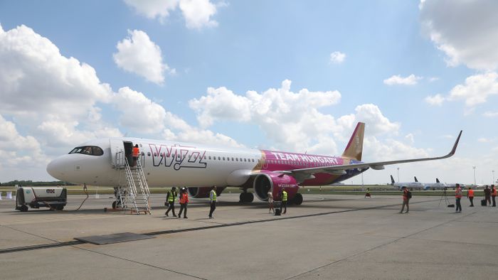 Bemutatták a magyar olimpiai csapatot szállító repülőgépet
