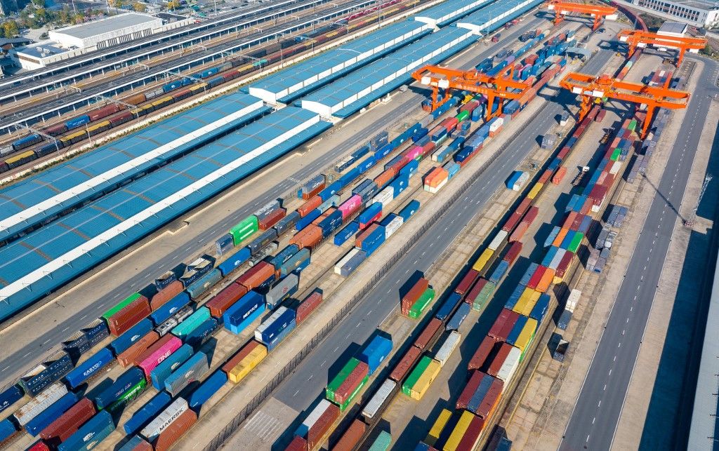 A China-Europe freight train commemorating the 10th anniversary of the Belt and Road Initiative (BRI) departs from Jinhua City, east China's Zhejiang Province, 21 November, 2023. (Photo by stringer / ImagineChina / Imaginechina via AFP)
Lendületesen növekednek a szerb-kínai gazdasági kapcsolatok