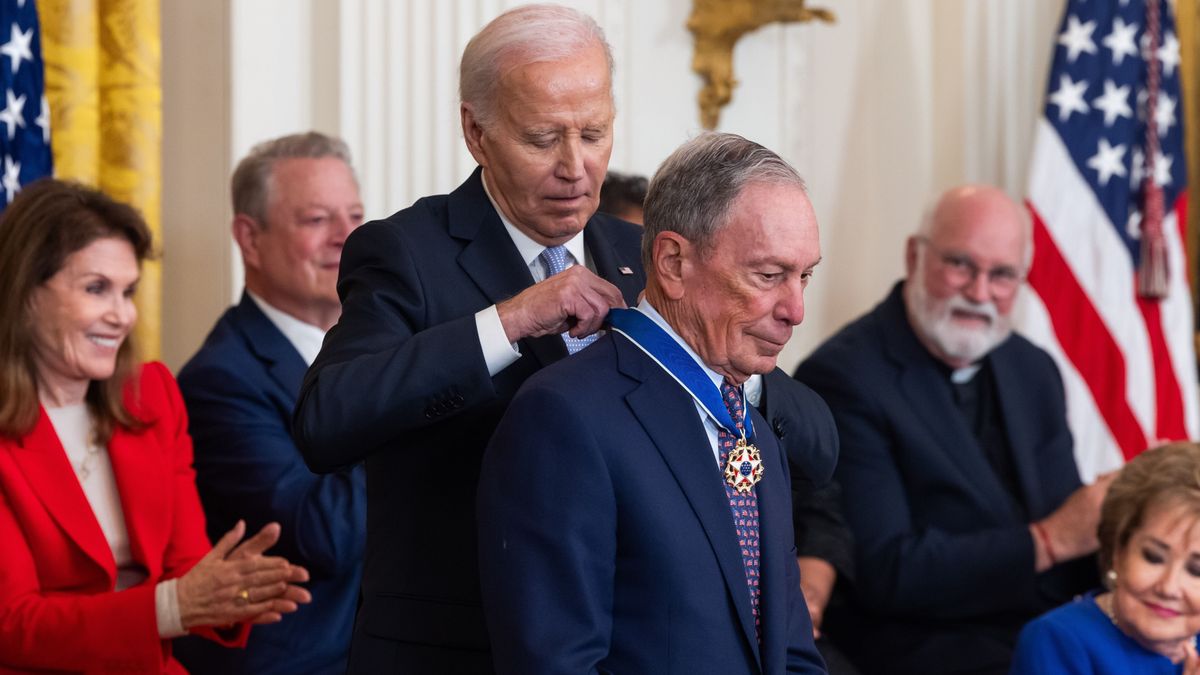 Bloomberg, Al Gore, Pelosi és Ledecky is megkapta a legnagyobb amerikai kitüntetést