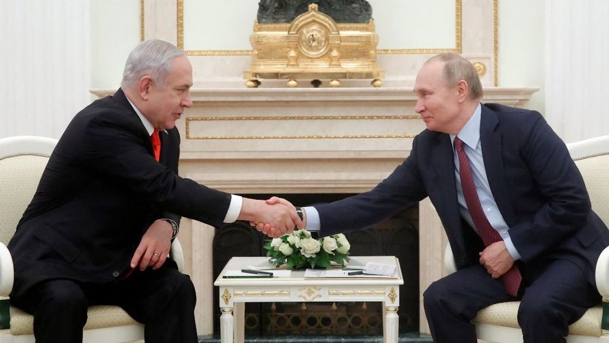 Netanjahu egy klubba került Putyinnal, de ezt nem teszi az ablakba