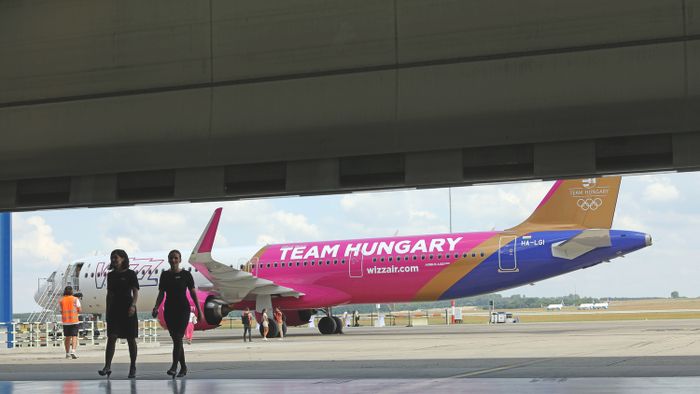 Bemutatták a magyar olimpiai csapatot szállító repülőgépet
