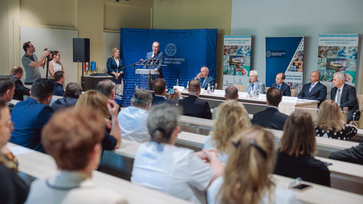 Gyermek sürgősségi betegellátó osztályt adtak át Pécsett, 2,7 milliárd forintos fejlesztés javítja az ellátás minőségét
