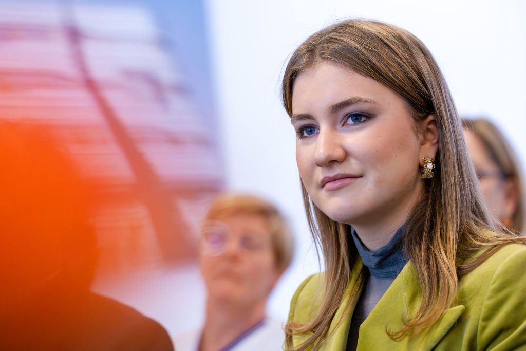 Her Royal Highness Princess Elisabeth Of Belgium, Duchess of Brabant, Visits The Princess Elisabeth Children's Hospital in GhentGHENT, BELGIUM - DECEMBER 20: Her Royal Highness Princess Elisabeth Of Belgium, Duchess of Brabant, visits the Princess Elisabeth Children's Hospital on December 20, 2023 in Ghent, Belgium. (Photo by Geert Vanden Wijngaert/Getty Images), Erzsébet hercegnő