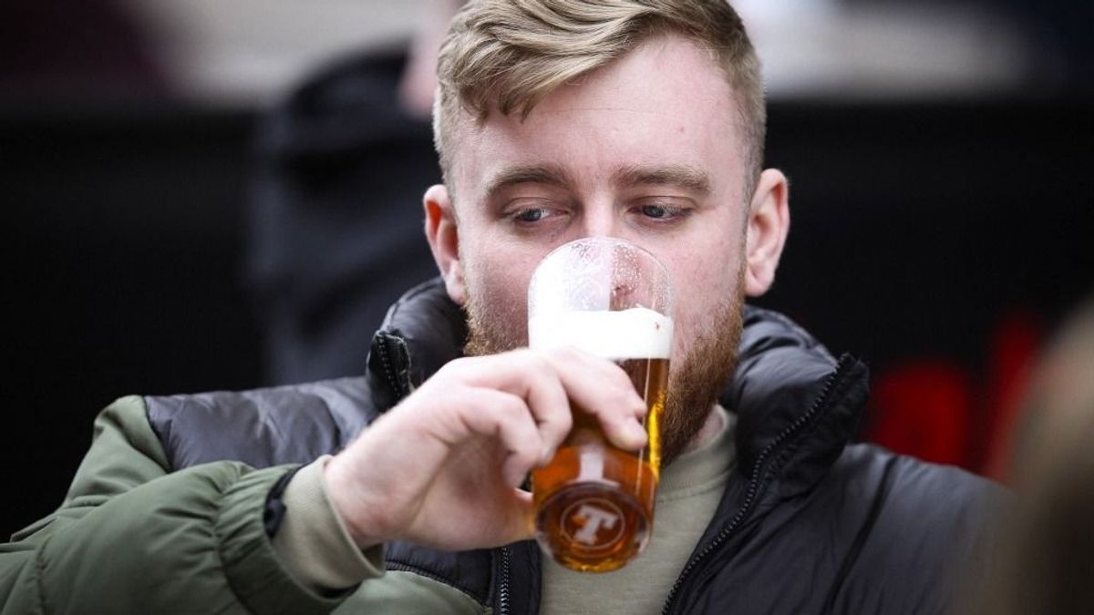 Csúnyán átvágják az embert a brit kocsmákban