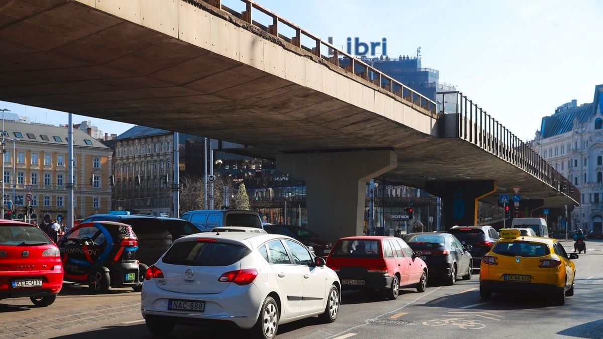 Folyton kerülgeti a kátyúkat Budapesten? – jól érzi, tényleg rohad a főváros úthálózata