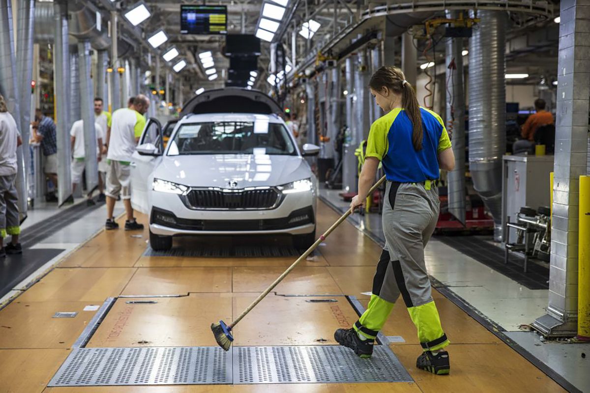 ipar Inside Skoda Auto AS Enyaq Electric Vehicle Manufacturing Facility