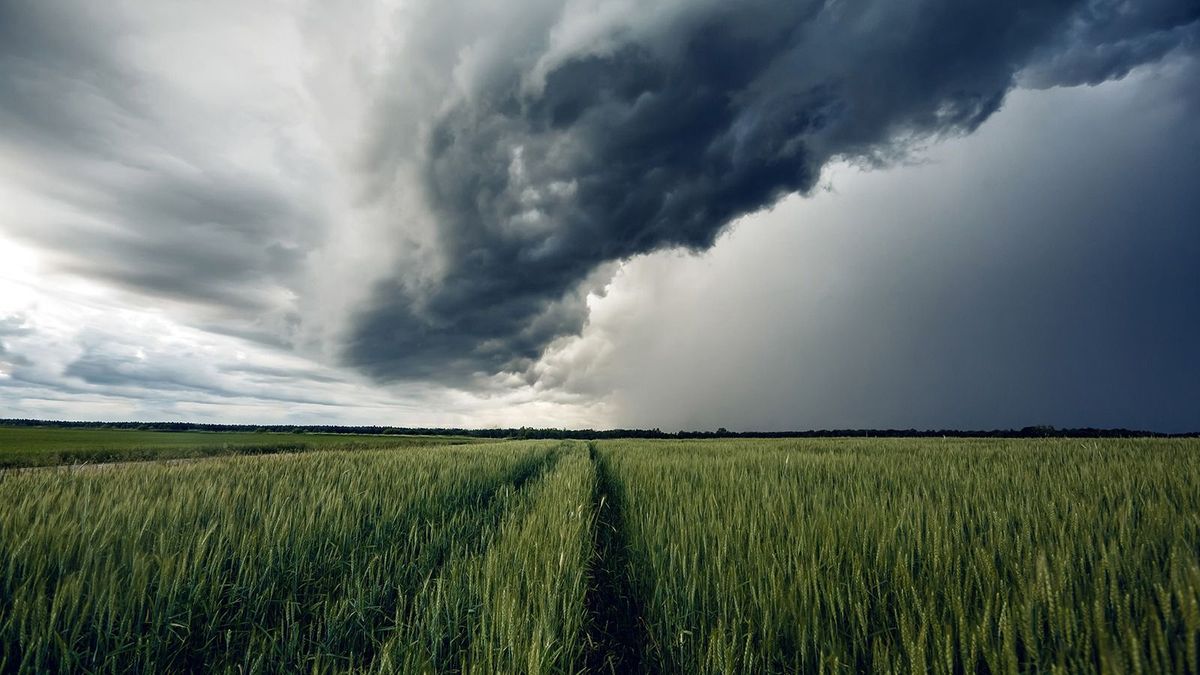 Storm,Dark,Clouds,Over,Field