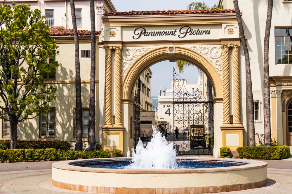 Beautiful,Gate,Of,Paramount,Pictures,Film,Studios,At,Los,Angeles
A Sony Pictures és az Apollo Global Management konzorciuma is felvásárolná a Paramount Pictuerst. 