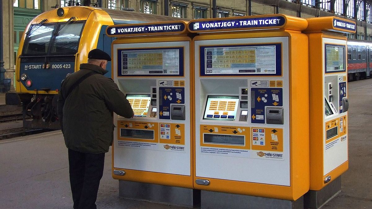 Több mint tízmillió forintos kárt okozott egy rongáló a MÁV-START jegykiadó automatáiban