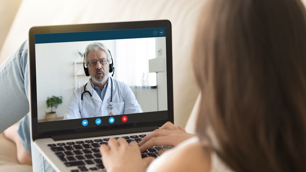 Pc,Monitor,View,Over,Girl,Shoulder,,Old,Doctor,Wear,Uniform