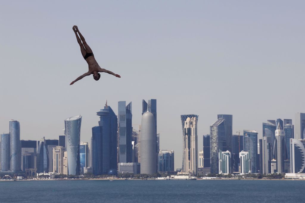 Katar turizmusa roham léptékben fejlődik. Itt rendezték a vizes vb-t februárban.

A high diver performs at the world aquatics championships in Doha, Qatar, on Feb. 15, 2024. (Photo by Kyodo News via Getty Images)