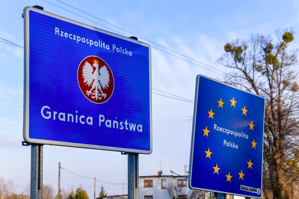 Republic,Of,Poland,Border,Sign,With,Polish,Inscription,Republic,Of, migráció, határ