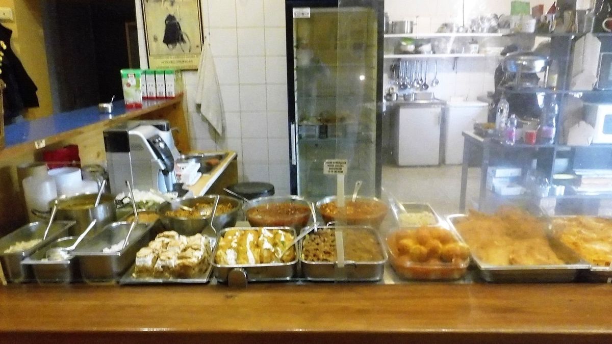 Újranyithatott a budai étterem, amelyet bezárt a Nébih