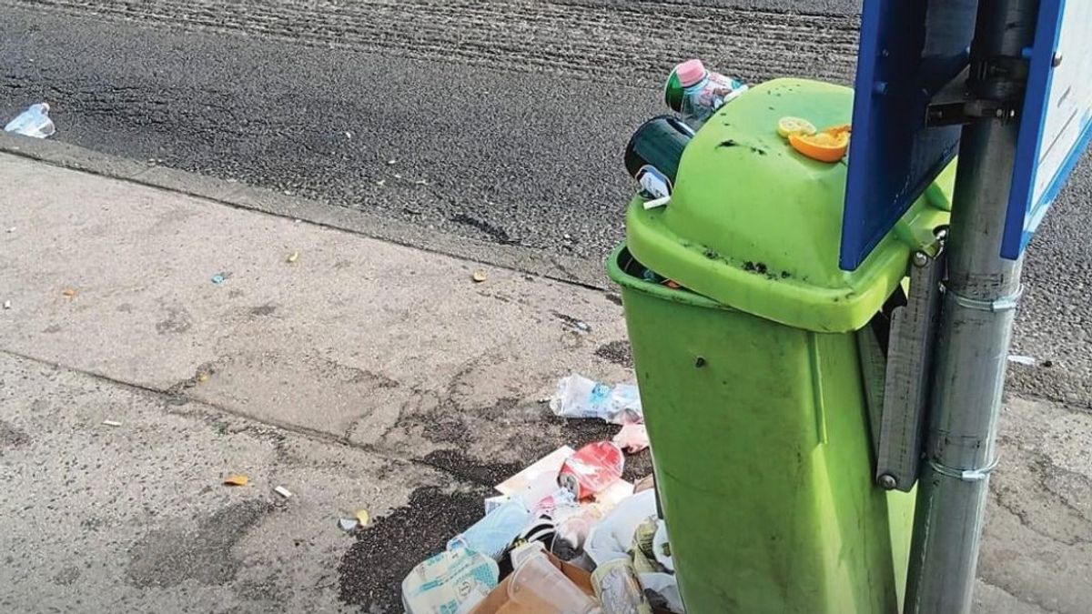 Vitézy most szemetesedényekkel kampányol