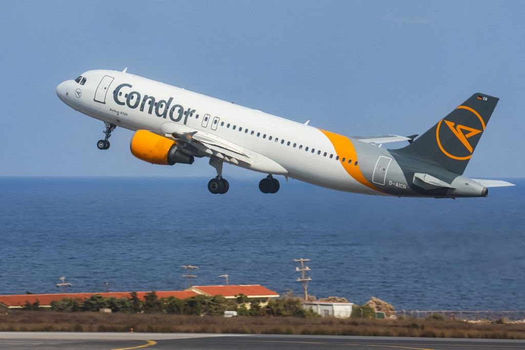 Condor Airbus A320 Departing From Crete Island
repülő járat légitársaság