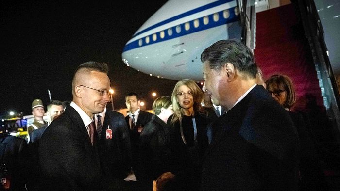 SZIJJÁRTÓ Péter; HSZI Csin-ping