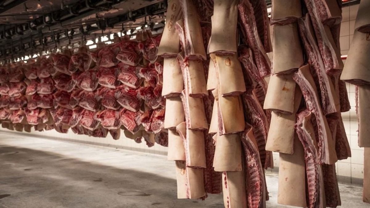 Leépít, de közben fejleszt is a húsipari óriás