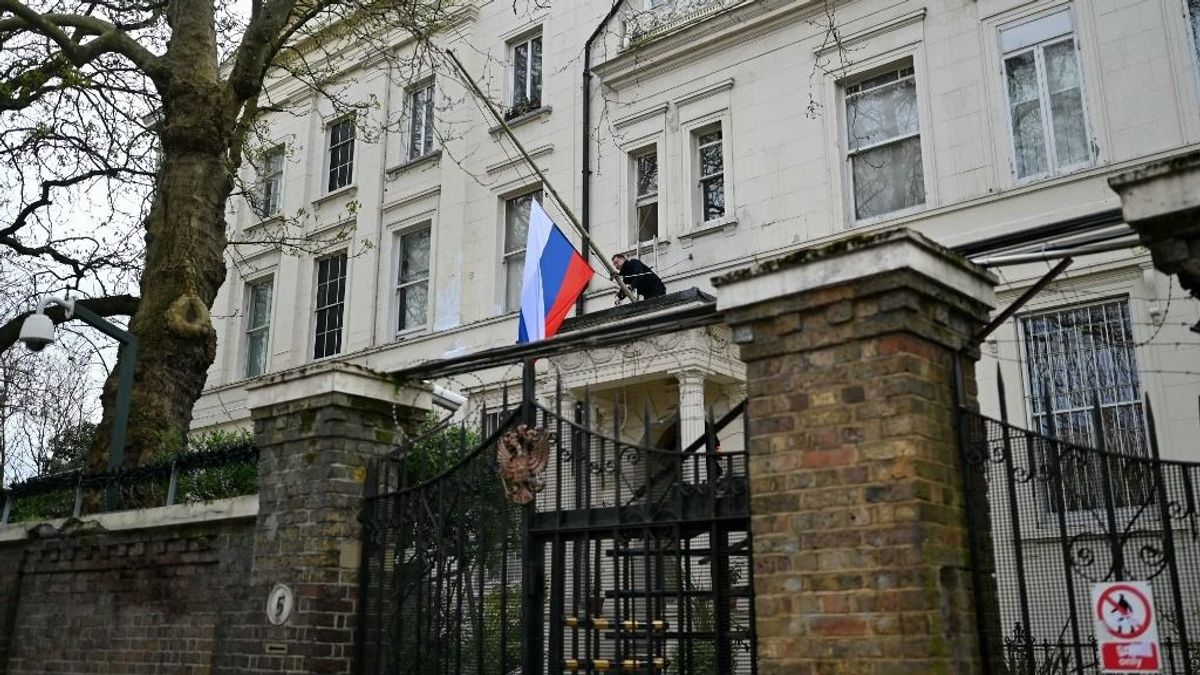 Kémkedésen kapták, kiutasítottak egy orosz diplomatát a britek