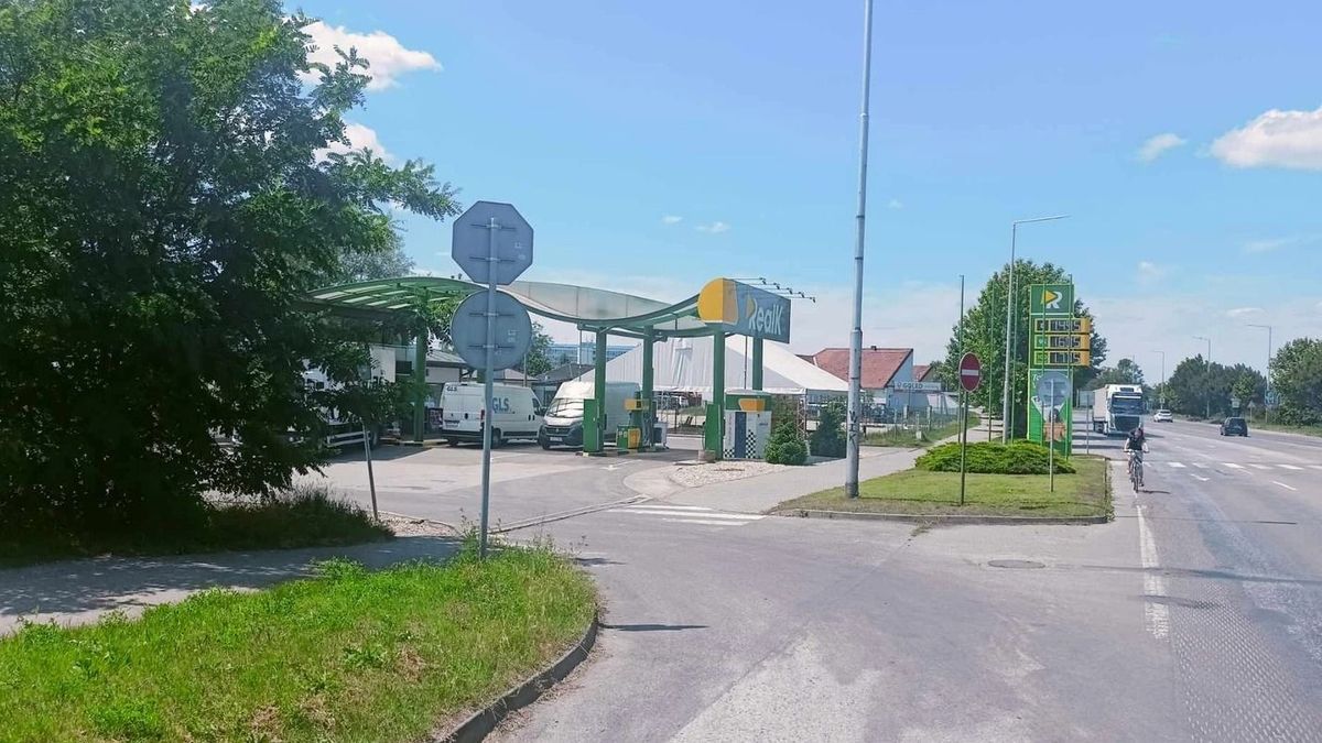 Egy komáromi benzinkúton összecserélték a benzint a gázolajjal – 200 autó ment tönkre