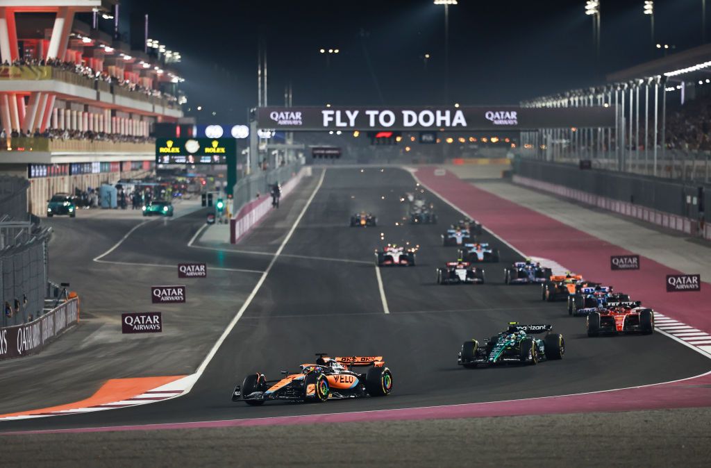 LUSAIL CITY, QATAR - OCTOBER 8: Oscar Piastri of Australia driving the (81) McLaren MCL60 Mercedes during the F1 Grand Prix of Qatar at Lusail International Circuit on October 8, 2023 in Lusail City, Qatar. (Photo by Qian Jun/MB Media/Getty Images)
Katar a Forma-1 állandó versenyhelyszíne a következő évtizedben.