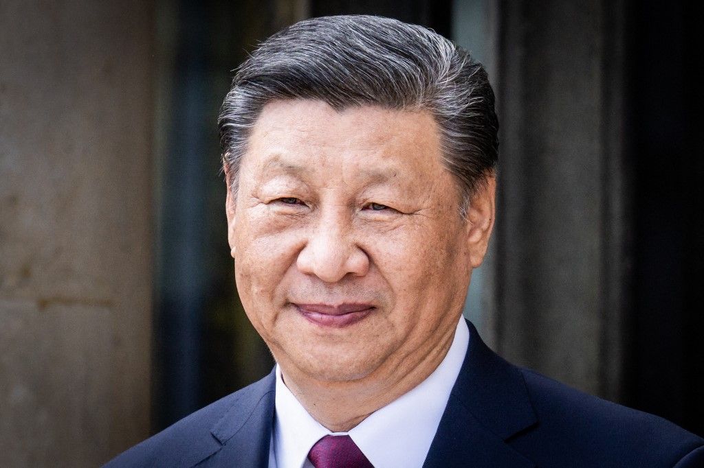 PARIS - MEETING BETWEEN FRENCH PRESIDENT AND PRESIDENT OF THE PEOPLE S REPUBLIC OF CHINAFRANCE, Paris, 2024-05-06. Photography by Xose Bouzas / Hans Lucas. Meeting between the President of France and president of the people s republic of China at the Elysee Palace. Portrait of XI Jinping (R), President of the People s Republic of China, on the steps at the entrance to the Elysee Palace before the start of the official meeting.
FRANCE, Paris, 2024-05-06. Photographie par Xose Bouzas / Hans Lucas. Reunion entre le president de la France et le president de la republique populaire de Chine au palais de l Elysee. Portrait de XI Jinping (D), president de la republique populaire de Chine, sur le perron, a l entree du palais presidentiel de l Elysee avant le debut de la reunion officielle. (Photo by Xose Bouzas / Hans Lucas / Hans Lucas via AFP)
Hszi Csin-ping