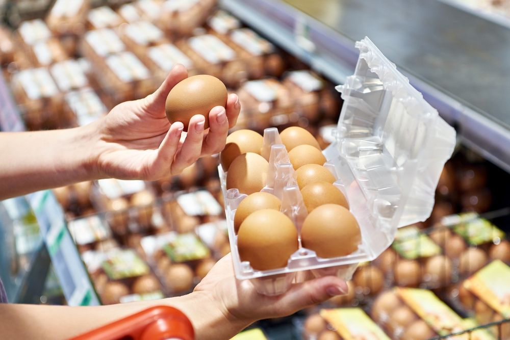 Hands,Of,Woman,With,Packing,Eggs,In,Supermarket