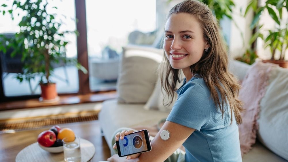 Woman,With,Diabetes,Using,Continuous,Glucose,Monitor.,Diabetic,Woman,Connecting