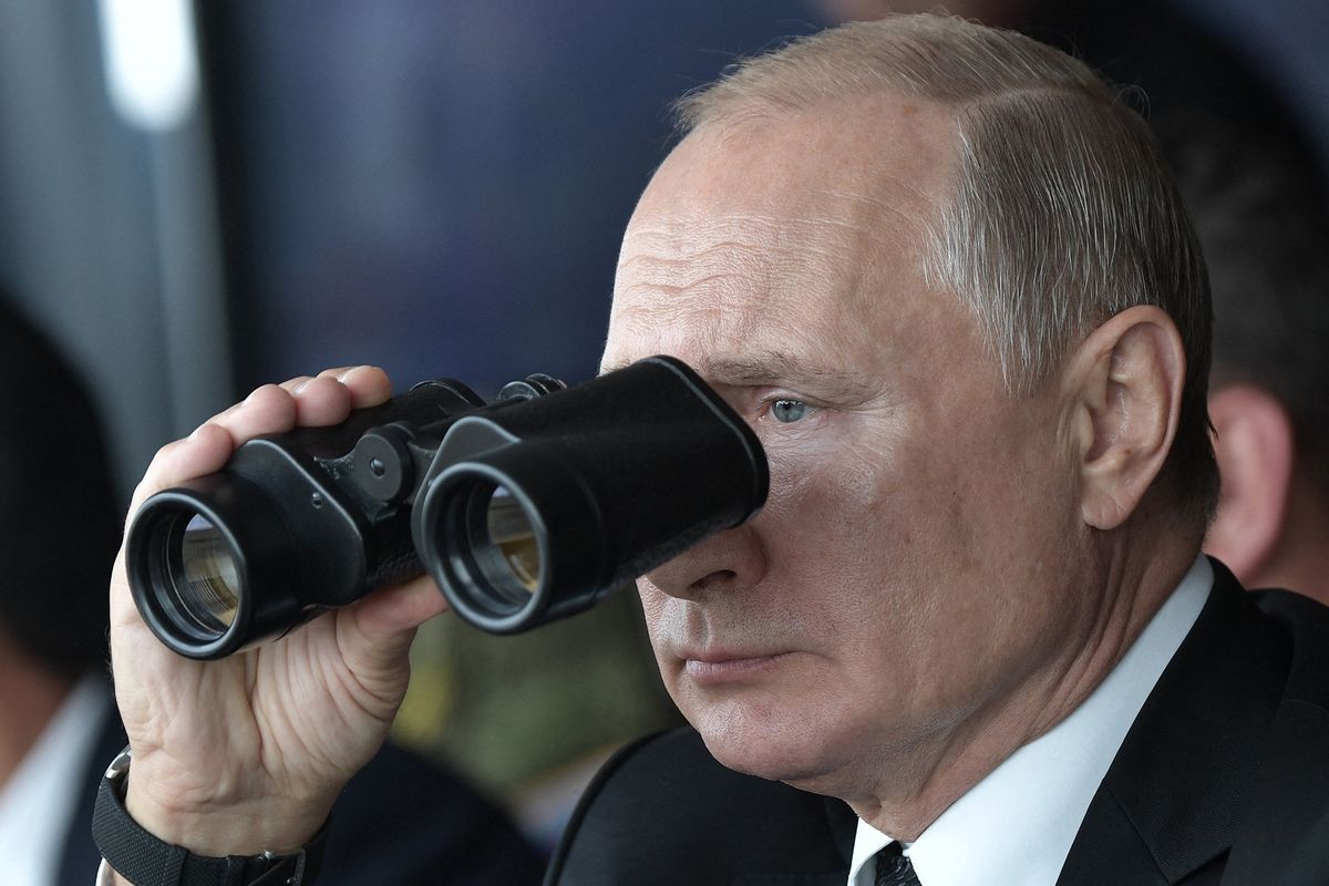 Vlagyimir Putyin árgus szemekkel figyeli a nyugati szövetségesek közti repedéseket.

