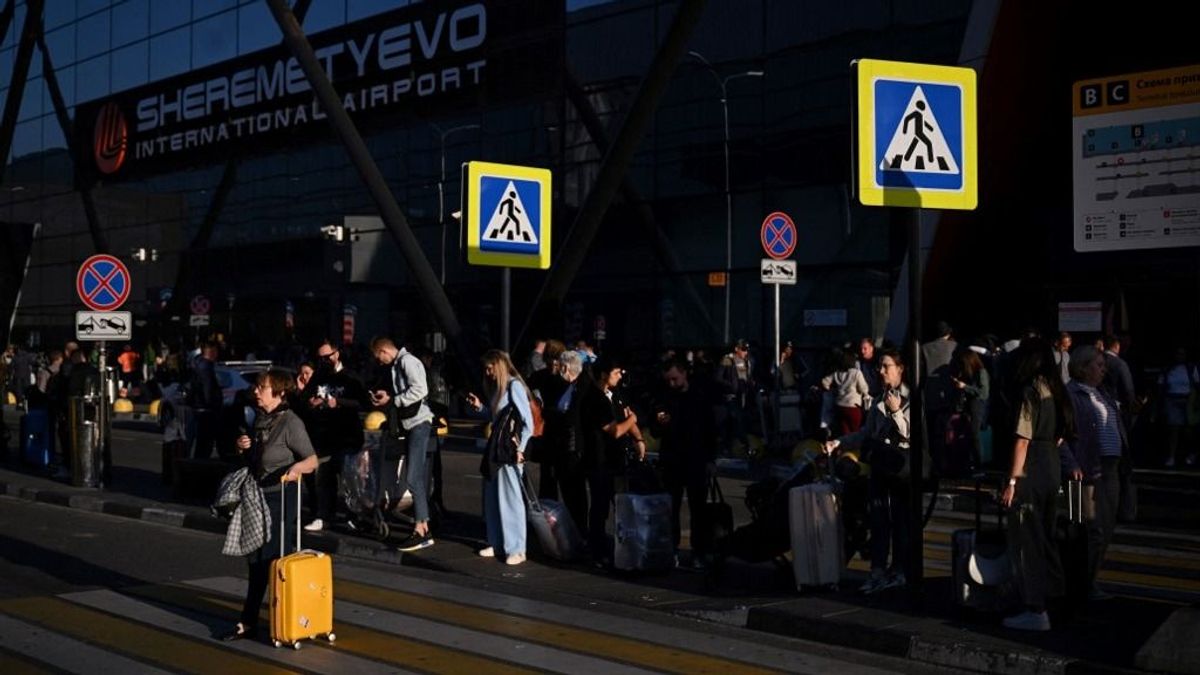 Váratlan fordulat: Egyre több orosz disszidens tér haza