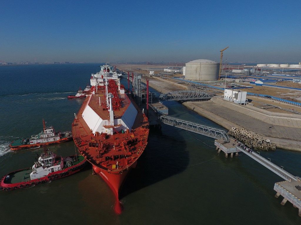 A tank ship carrying liquefied natural gas (LNG) berths after it arrives at the CNOOC Tianjin Port LNG Receiving Terminal in Tianjin, China, 25 December 2017.

China's liquefied natural gas prices grew 6.4 percent in mid-December amid surging winter demand, the National Bureau of Statistics said on Monday (25 December 2017). The price of LNG was around 7,409.80 yuan (US$1,127) per ton nationwide from December 11 to 20, up 6.4 percent from the first 10 days of this month, according to the bureau. Demand nationwide, especially in north China, has surged in winter boosted by policies to promote the shift from burning coal to using gas for heating, "which has been faster than expected," said Zhang Yuqing, former deputy director of the National Energy Administration. An official inspection has found about 5.6 percent of villages in north China's 28 cities had reported a shortage of natural gas supply for winter heating. Inspection teams in these cities that are located in or near the Beijing-Tianjin-Hebei region found that 426,000 households in 1,208 villages had faced natural gas shortage after their homes were heated with gas instead of coal, the Ministry of Environmental Protection said in an online statement. (Photo by Li xiaofei / Imaginechina / Imaginechina via AFP)