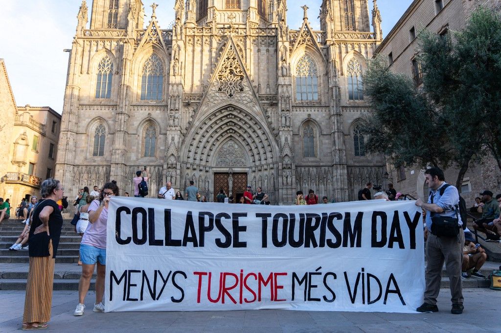 Protest During The World Tourism Day In Barcelona.