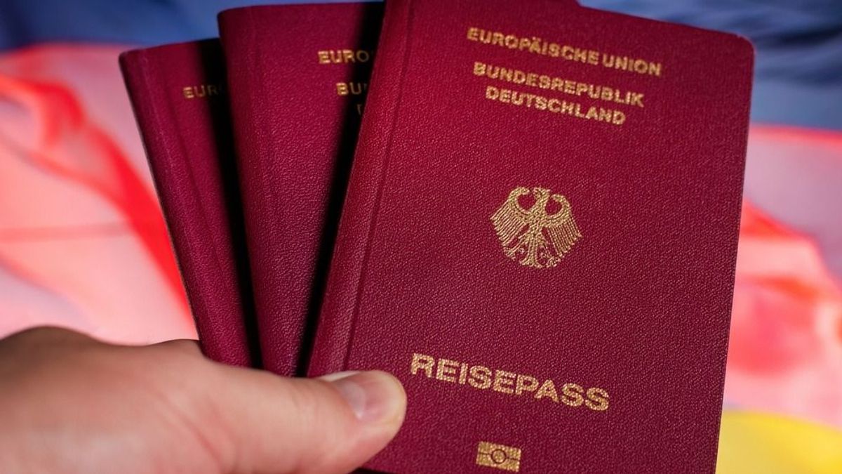 Német útlevél: külföldiek tömeges honosításába kezdett a baloldali kormány, és nem ukránokéba