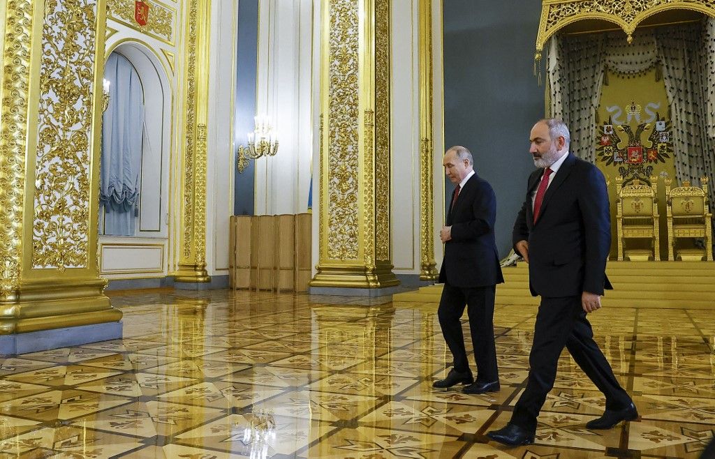 Örményország Putyin és Pasinjan
