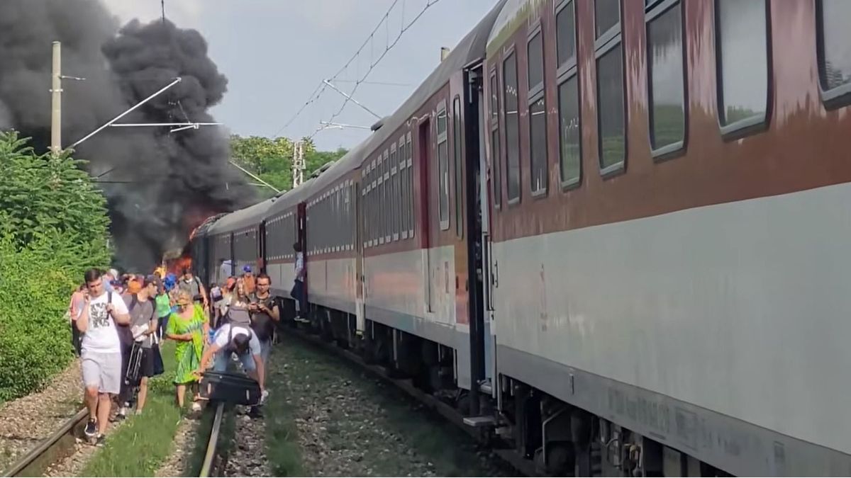 Szlovákia
baleset
vonat
Prága
Budapest