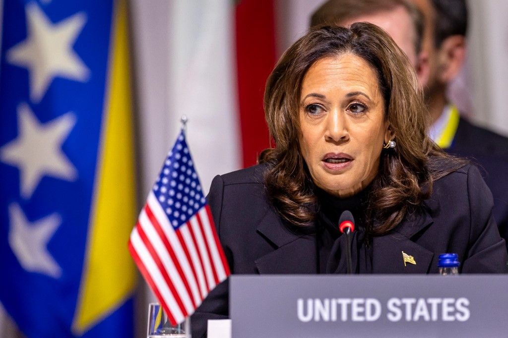 Kamala Harris
elnök
elnökjelölt
helyettes