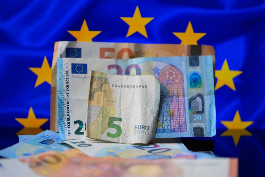 Euro Reaches Its 25th Anniversary - Photo Illustration
euró
Európai Bizottság