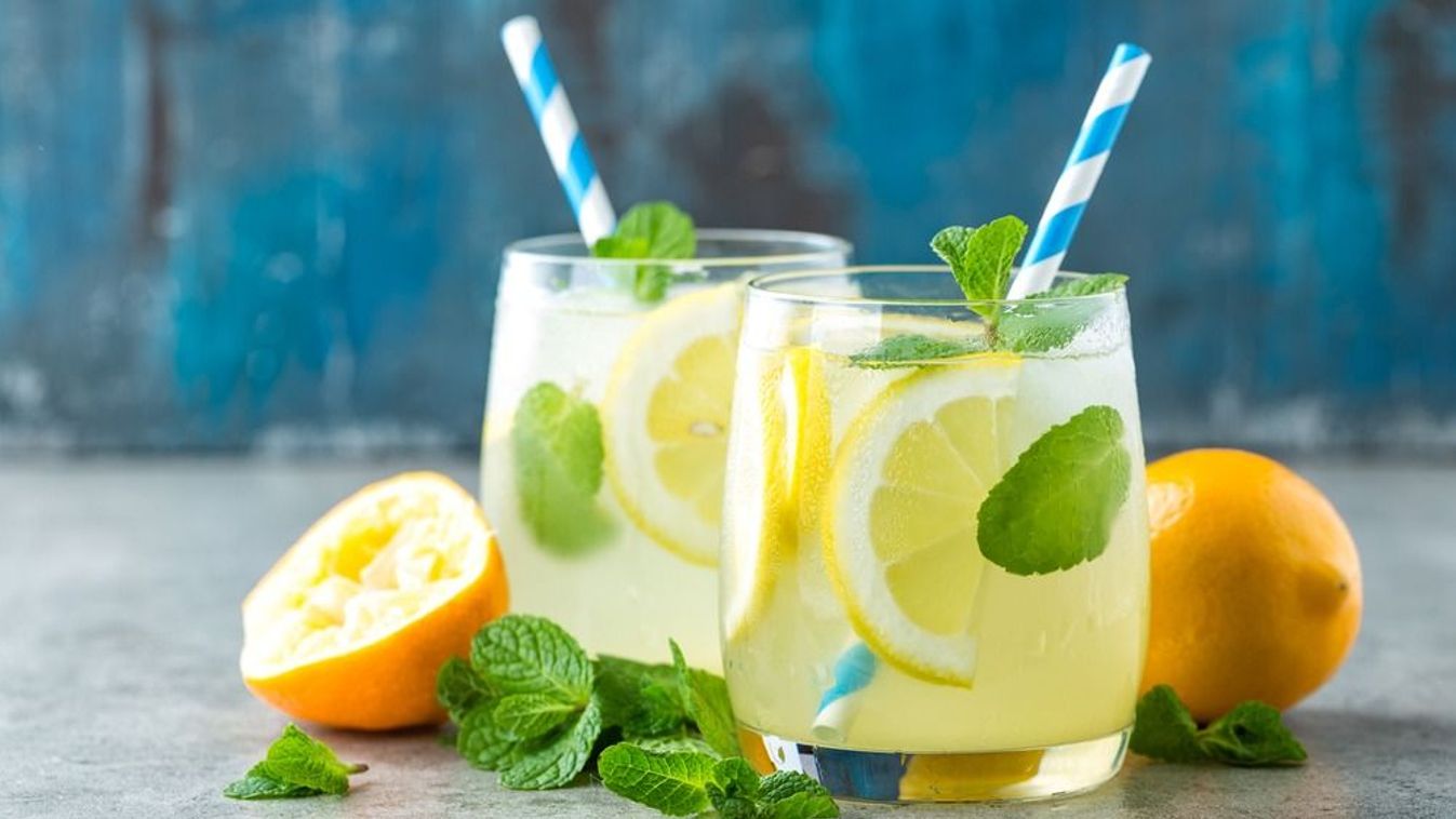 Lemonade,Or,Mojito,Cocktail,With,Lemon,And,Mint,,Cold,Refreshing