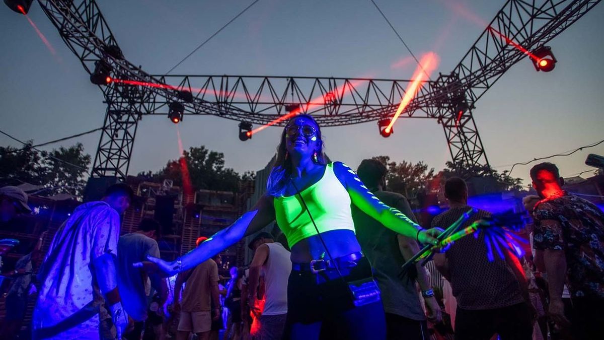 Azahriah Sziget-koncertje azoknak is tartogat meglepetést, akik mind a három Puskás-bulin ott voltak