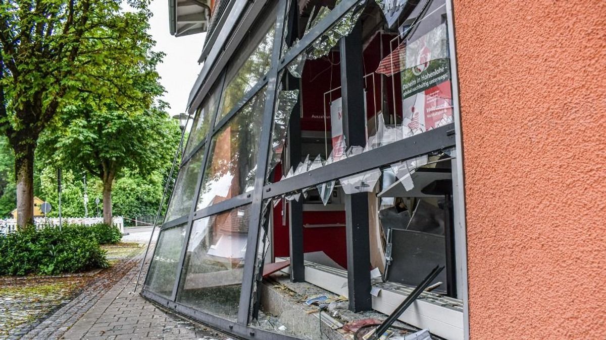 Rendkívüli állapotok Németországban, helikopterrel mentik az embereket