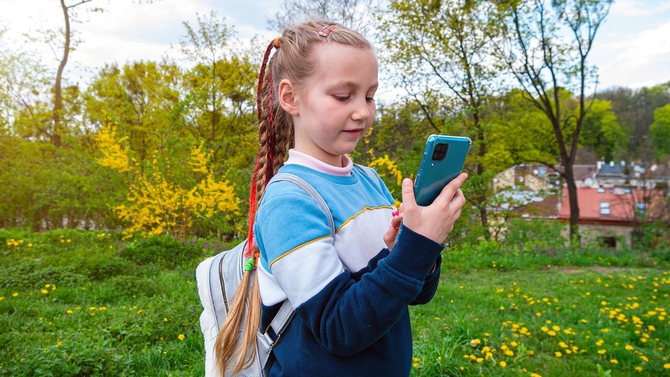 Adorable,Child,Girl,Chatting,Talking,In,Social,Media,Smartphone,Learning