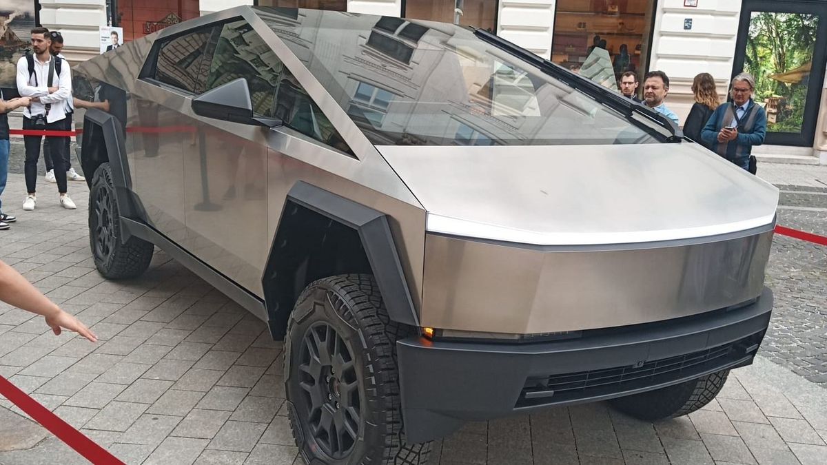 Cybertruck: Budapesten Elon Musk futurisztikus csodajárgánya