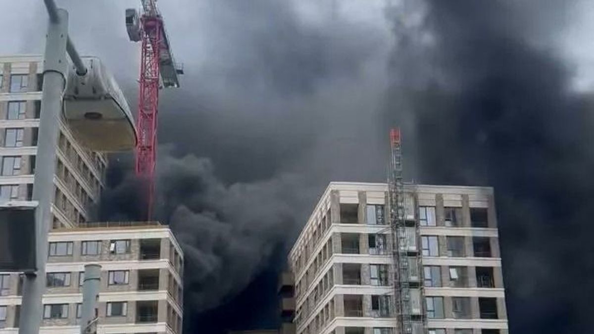 Óriási tűz ütött ki Londonban, átláthatatlan füstfelhő uralja a város egy részét – videó