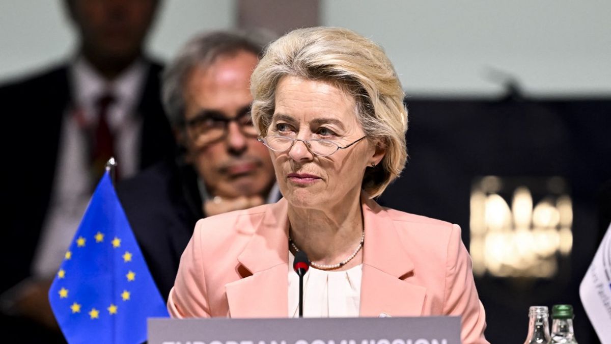 Von der Leyen elhappolt 400 milliárd eurót