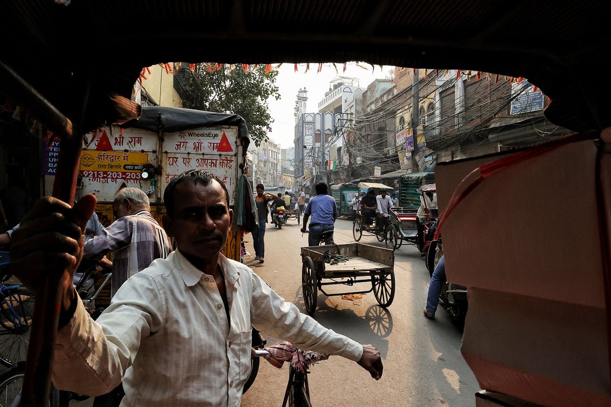 A rickshaw puller waits for the passengers in Old Delhi India on 28 October 2022 (Photo by Nasir Kachroo/NurPhoto) (Photo by Nasir Kachroo / NurPhoto / NurPhoto via AFP)