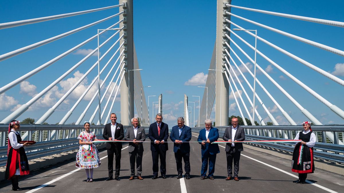 Átadták az új Duna-hidat: Orbán Viktor rögtön be is jelentette, hol épül a következő