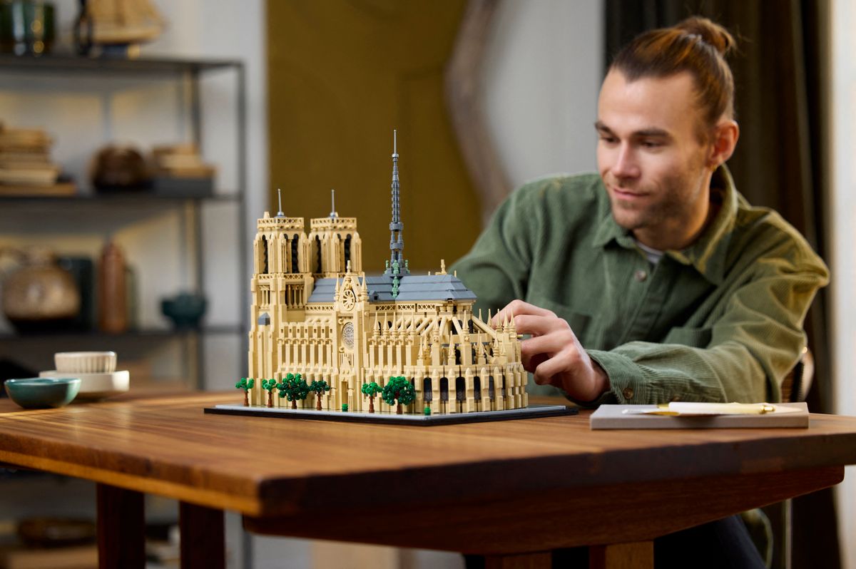 Lego sort la Joconde (Mona Lisa) et Notre-Dame