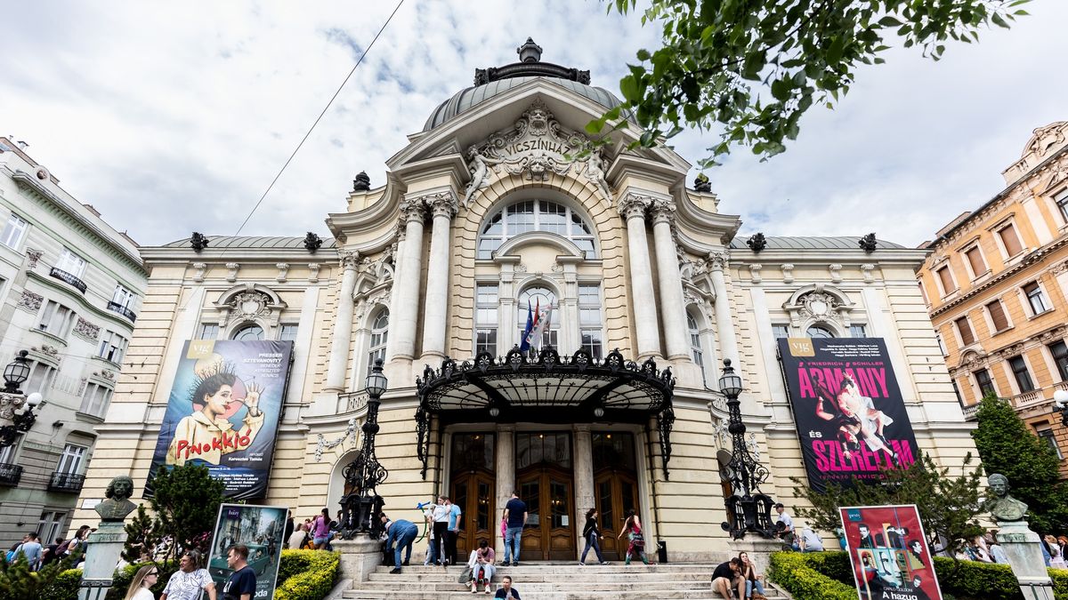 Durva baleset történt a Vígszínházban: mélybe zuhant egy színész a díszletről