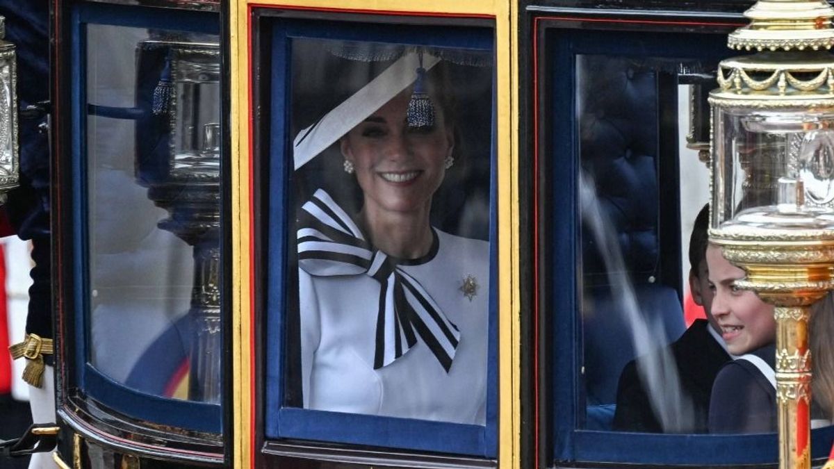 Kate Middleton walesi hercegnő először mutatkozott nyilvánosan a rák diagnosztizálása óta 
 